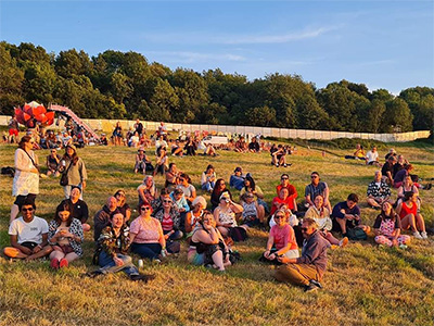 iThinc volunteers in the sun